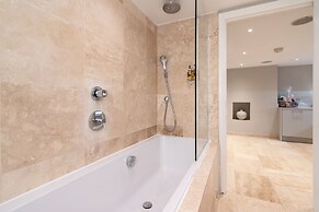 Bath Circle Camden Lodge House