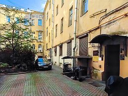 Friends apartment on Malaya Konushennaya