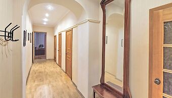 Friends apartment on Malaya Konushennaya
