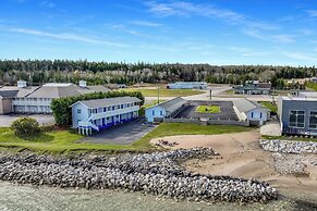 Bayview Lakefront Motel