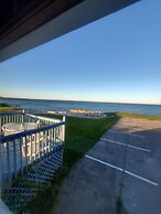 Bayview Lakefront Motel