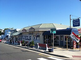 Hemingways By the Sea