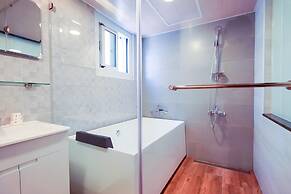 Jiutiandou Parent-Child House