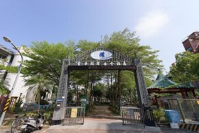 Jiutiandou Parent-Child House