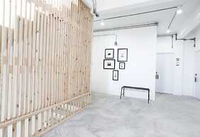 Flat White Cafe x Poshtel