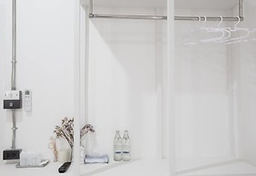 Flat White Cafe x Poshtel