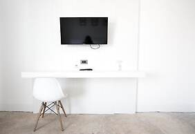 Flat White Cafe x Poshtel