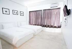 Flat White Cafe x Poshtel