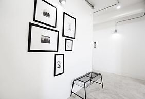 Flat White Cafe x Poshtel