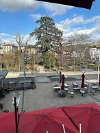 Square Hotel