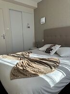Square Hotel