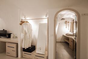 Aperto Suites - Adults Only