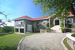 Villa Atlantis
