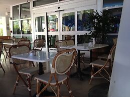 De Soleil Hotel on Ocean Drive