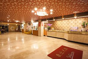 Chiayi Crown Hotel