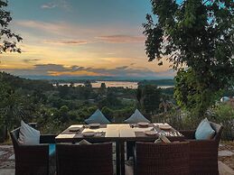 Chiangkhan River Green Hill