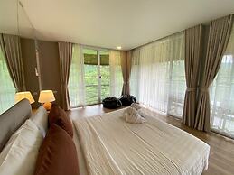 Chiangkhan River Green Hill