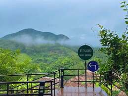 Chiangkhan River Green Hill