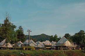 Chiangkhan River Green Hill