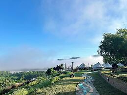 Chiangkhan River Green Hill