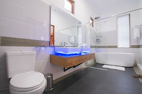 Royal Airstrip Hotel