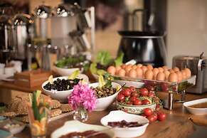 Ingate Hotel & Cafe