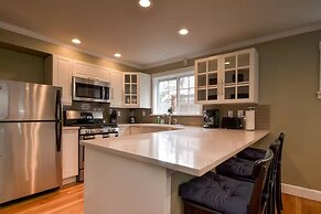 Seattle Vacation Home: The Gallery