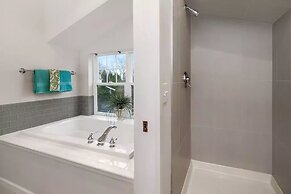 Seattle Vacation Home: The Gallery