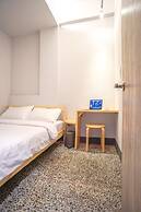 World Inn - Hostel
