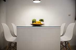 Apartments & Rooms Tiramola