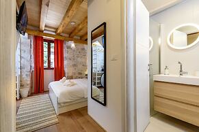 Apartments & Rooms Tiramola