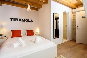 Apartments & Rooms Tiramola