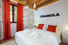Apartments & Rooms Tiramola