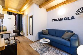 Apartments & Rooms Tiramola