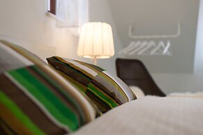 Apartments & Rooms Tiramola