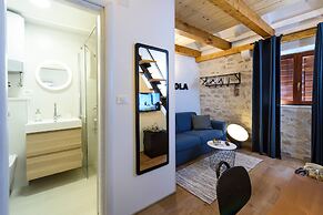 Apartments & Rooms Tiramola