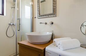 Apartments & Rooms Tiramola