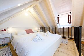 Apartments & Rooms Tiramola