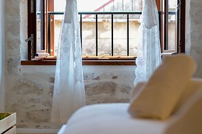 Apartments & Rooms Tiramola