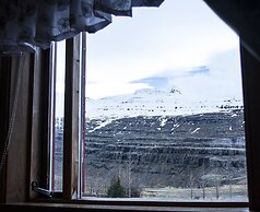 Fossardalur Guesthouse - Hostel