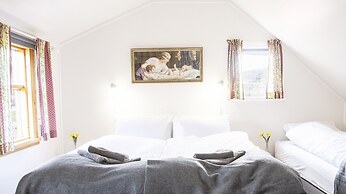 Fossardalur Guesthouse - Hostel