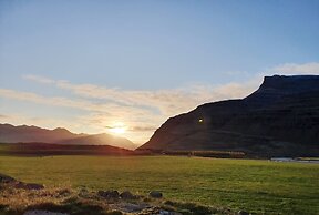 Fossardalur Guesthouse - Hostel