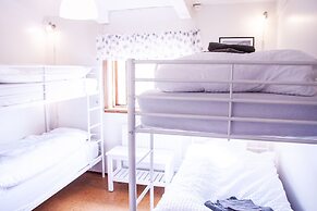 Fossardalur Guesthouse - Hostel