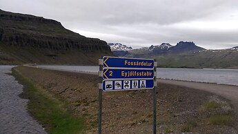 Fossardalur Guesthouse - Hostel