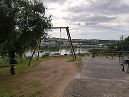 Penedo da Saudade Suites & Hostel