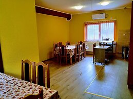 Venesis House