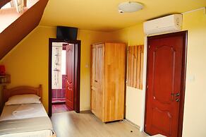 Venesis House