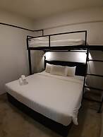 Suite 18 Boutique Hotel - Hostel