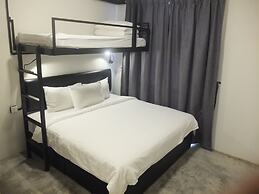 Suite 18 Boutique Hotel - Hostel