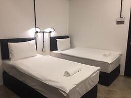 Suite 18 Boutique Hotel - Hostel